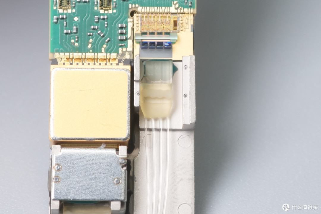 传输距离达2km,新易盛400G QSFP-DD光模块拆解