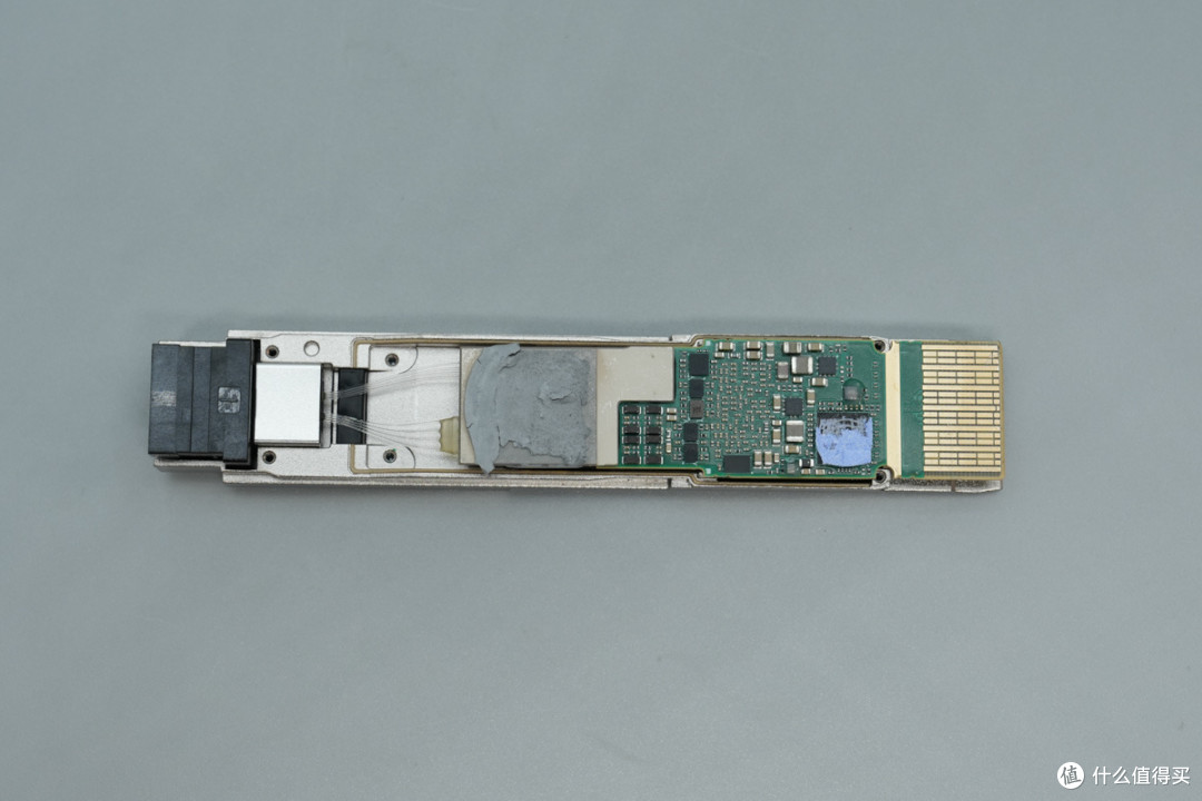 传输距离达2km,新易盛400G QSFP-DD光模块拆解