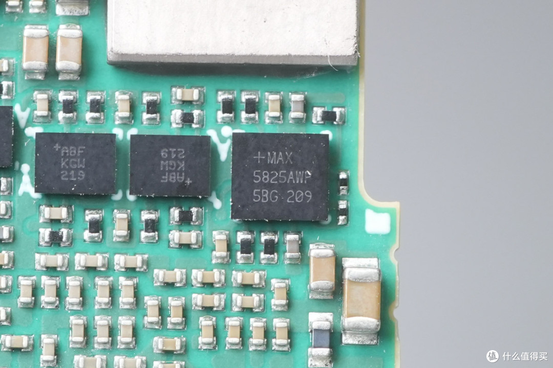 传输距离达2km,新易盛400G QSFP-DD光模块拆解