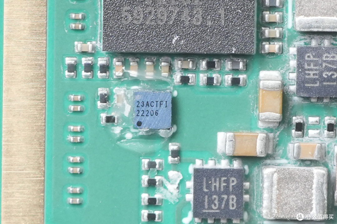 传输距离达2km,新易盛400G QSFP-DD光模块拆解