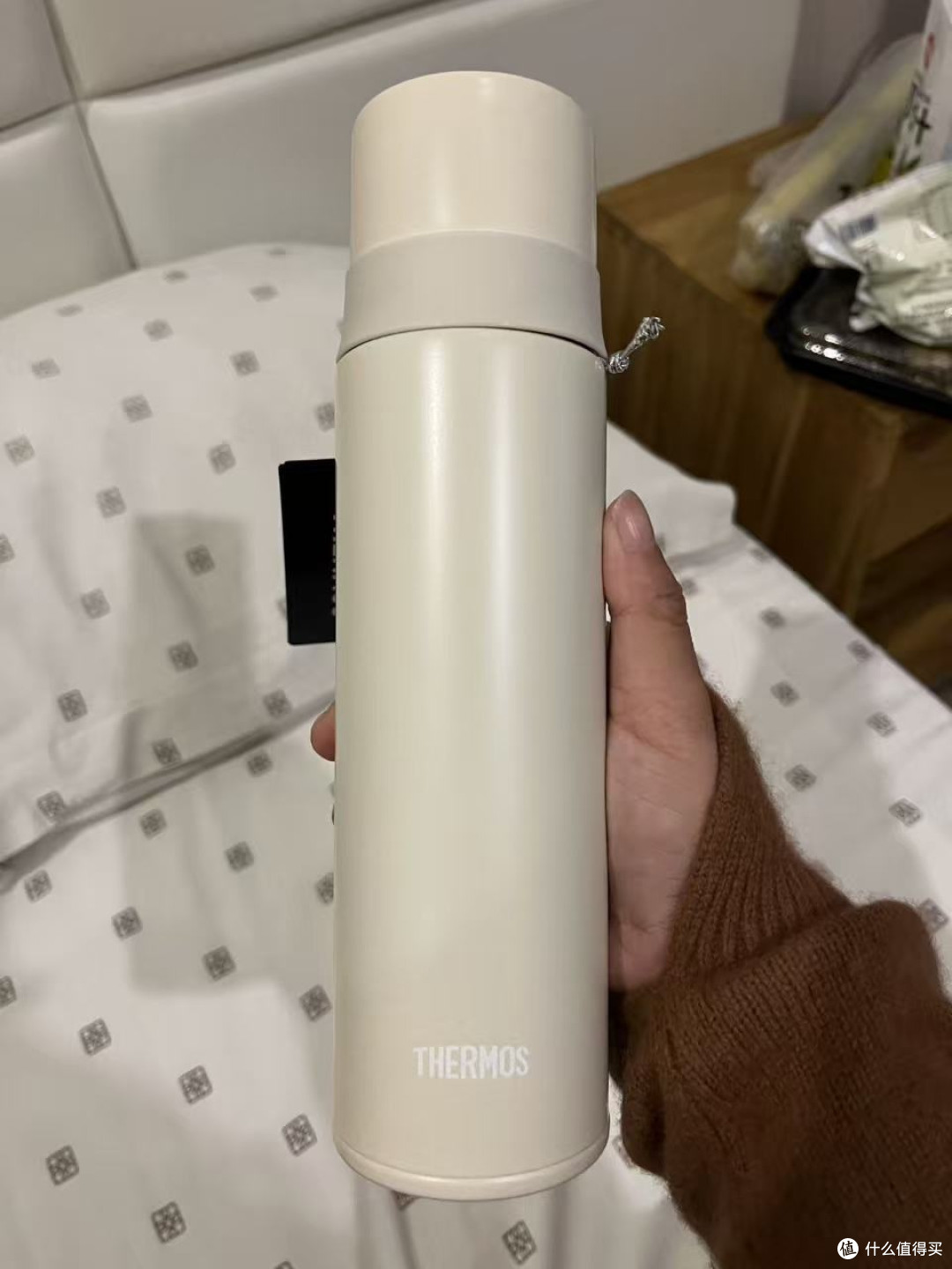 一键开盖单手操作,开车办公不用双手拧