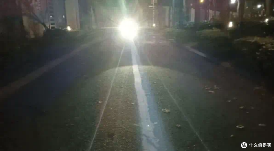 夜骑党终于可以告别“瞎骑”了!迈极炫RC1000前灯实测体验!