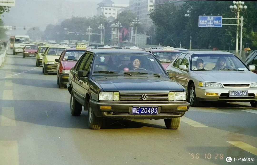 电车到底能不能开10年,选油车还是选电车?答案太扎心了!