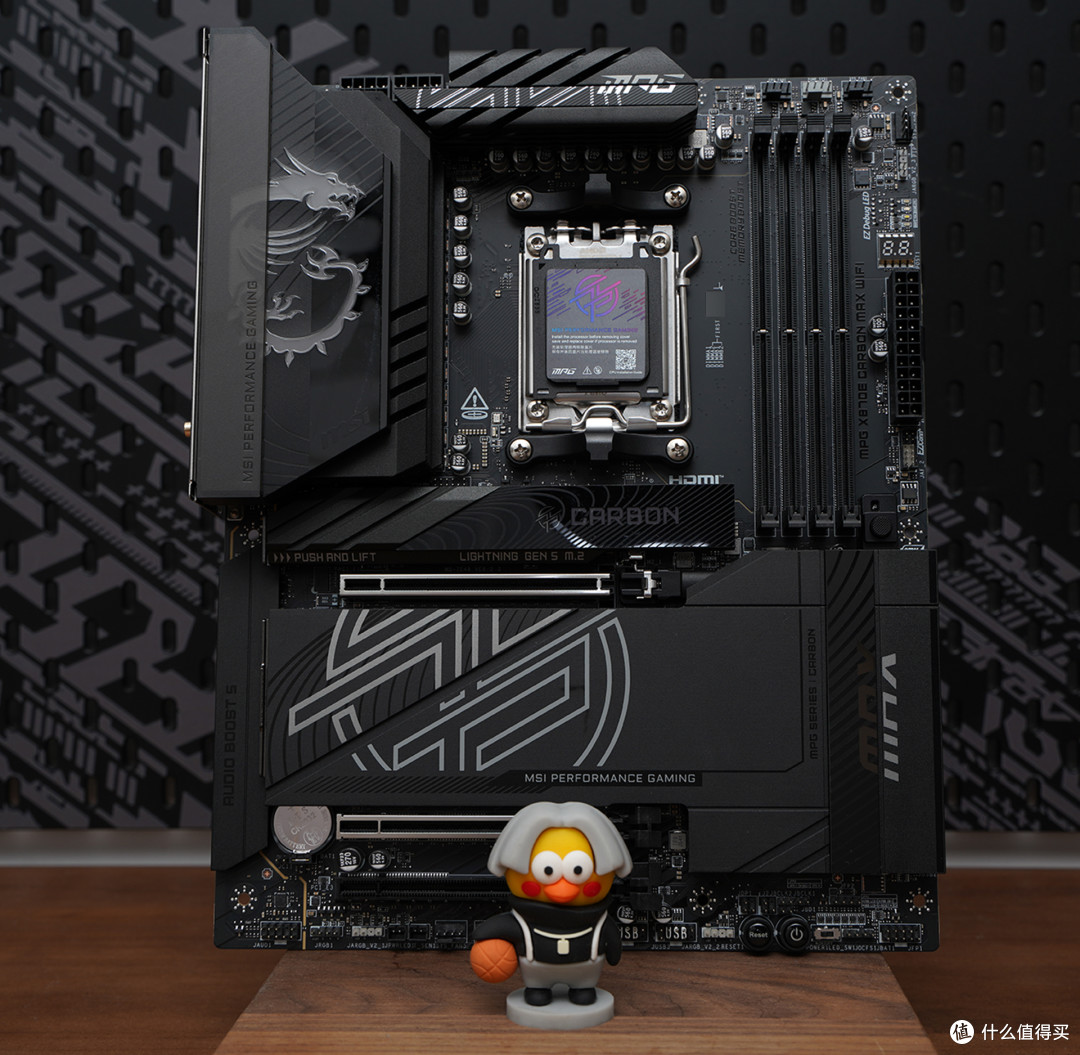 微星MPG X870E CARBON MAX WIFI再进化：装机不伤手