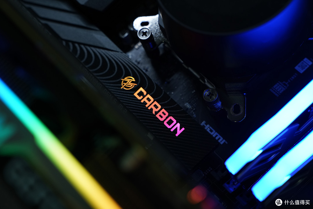 微星MPG X870E CARBON MAX WIFI再进化：装机不伤手