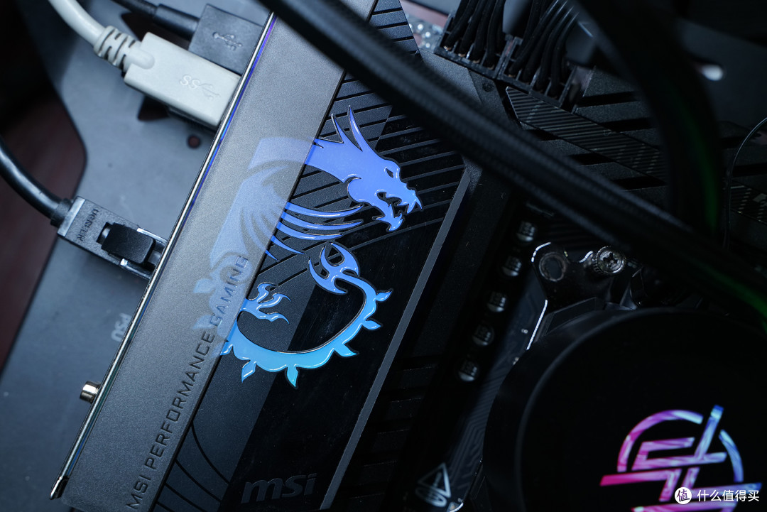 微星MPG X870E CARBON MAX WIFI再进化：装机不伤手