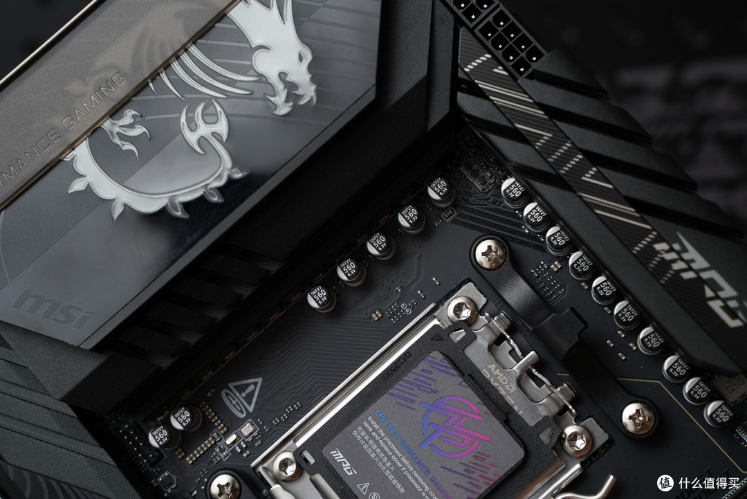 微星MPG X870E CARBON MAX WIFI再进化：装机不伤手