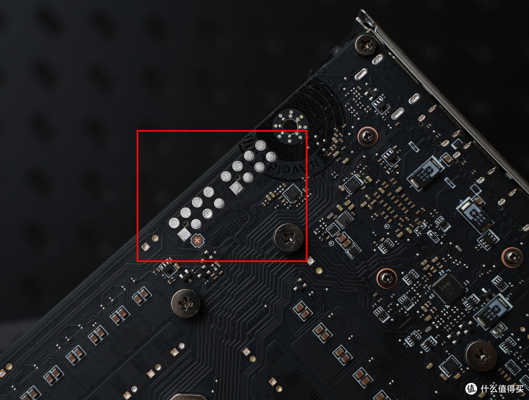 微星MPG X870E CARBON MAX WIFI再进化：装机不伤手