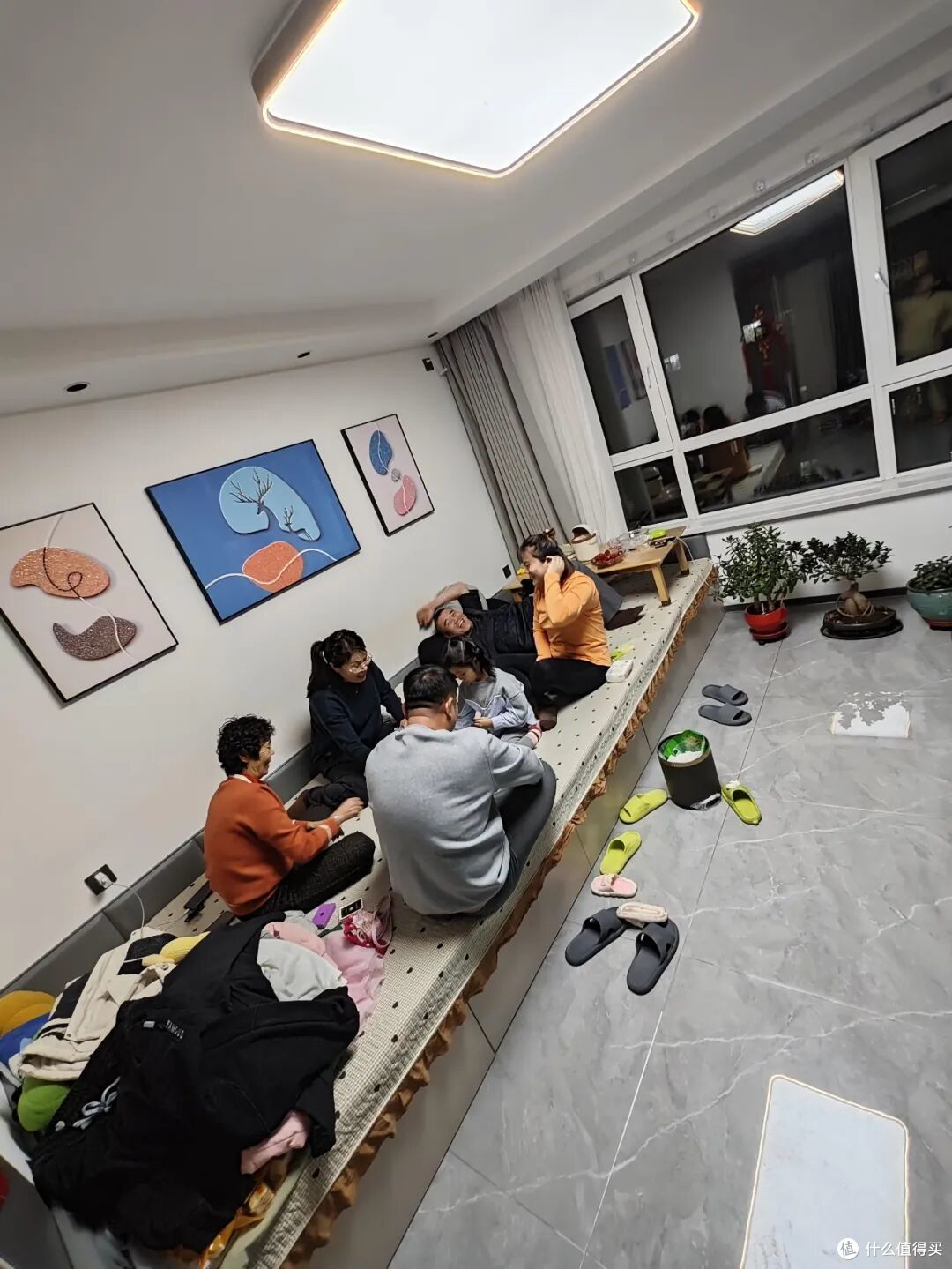 客厅不放沙发,越来越多年轻人,把客厅改成这样,比沙发更实用