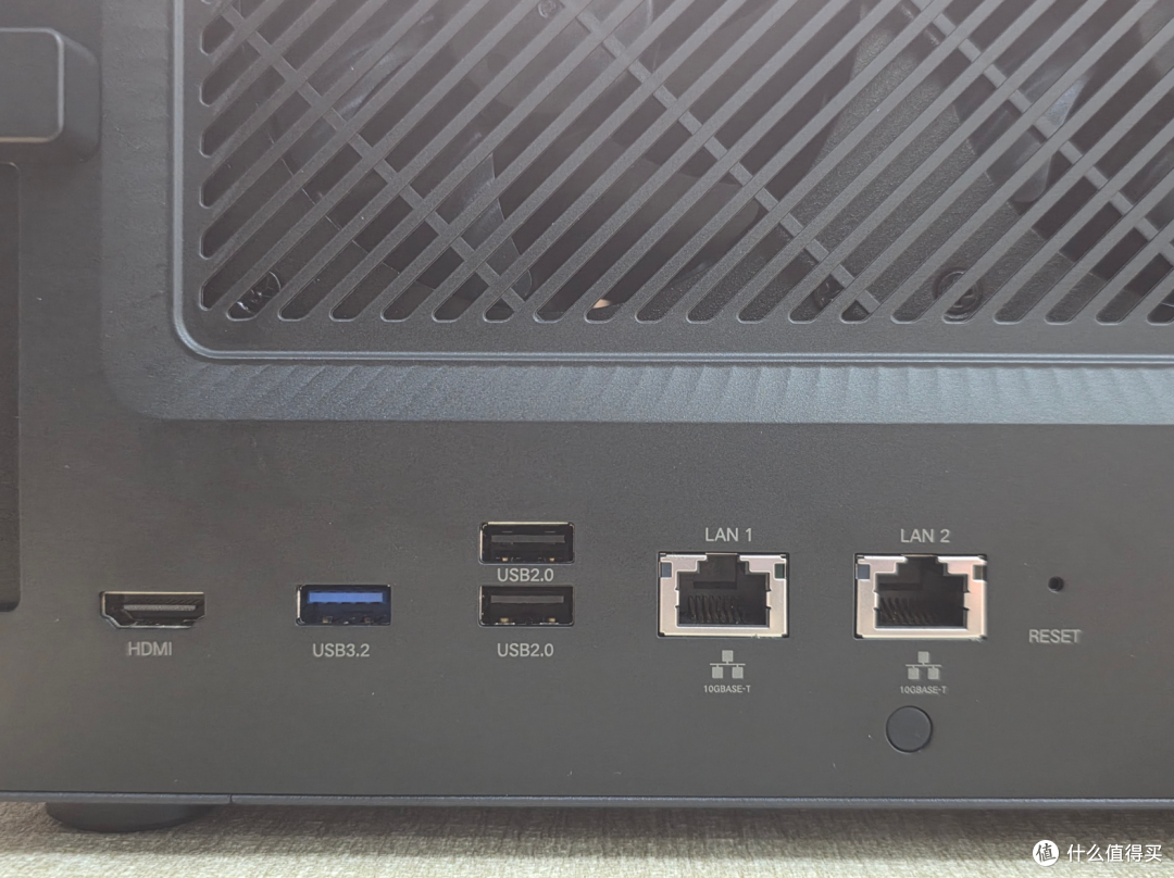 双万兆+双雷电4!六盘位“狠家伙”,绿联DXP6800 Ultra深度评测