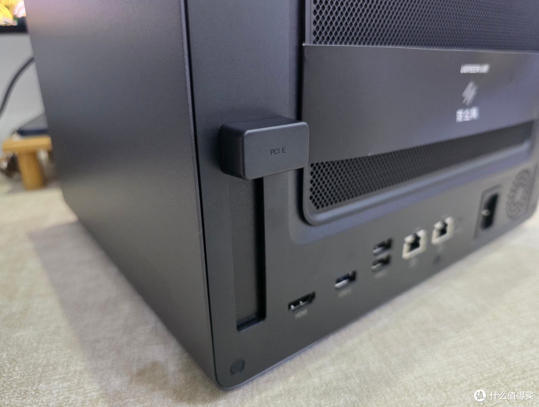双万兆+双雷电4!六盘位“狠家伙”,绿联DXP6800 Ultra深度评测