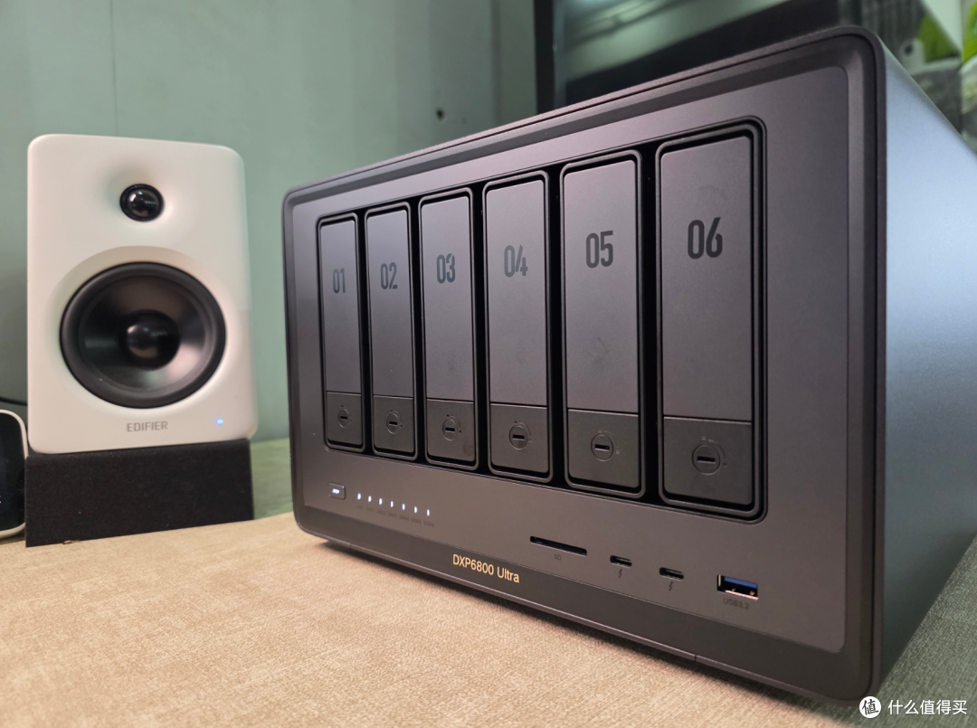 双万兆+双雷电4!六盘位“狠家伙”,绿联DXP6800 Ultra深度评测