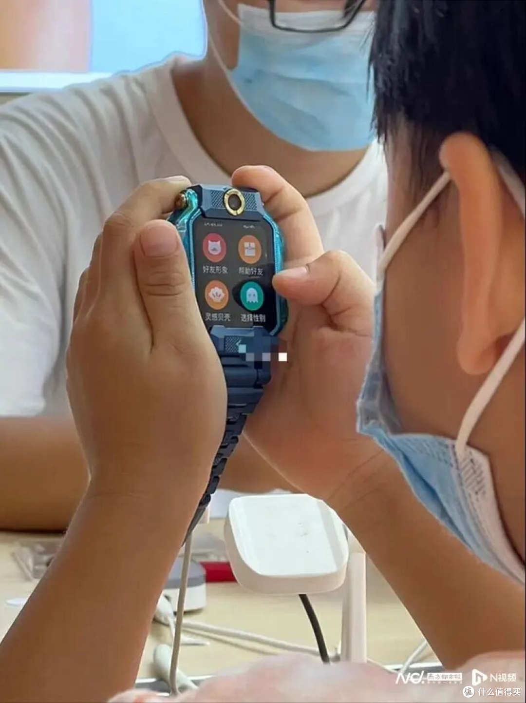 小天才手表封闭社交倒逼家长购买?新国标明年落地,现在买还是等?