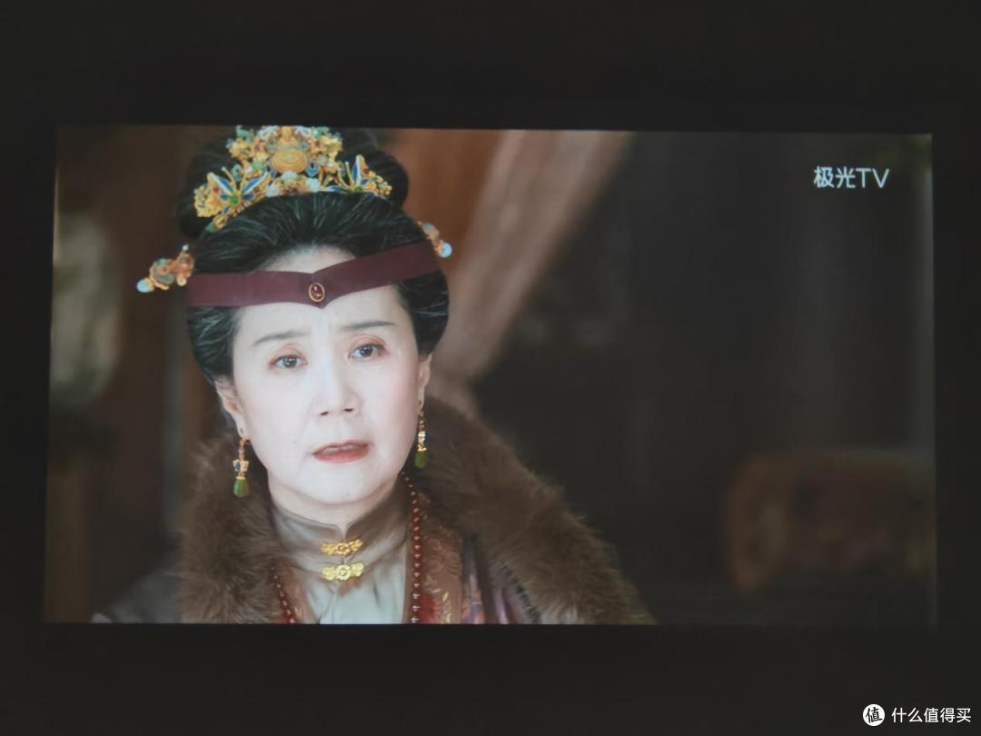 百元价位也能看清细节?开机即追剧的小光盒R1投影仪评测