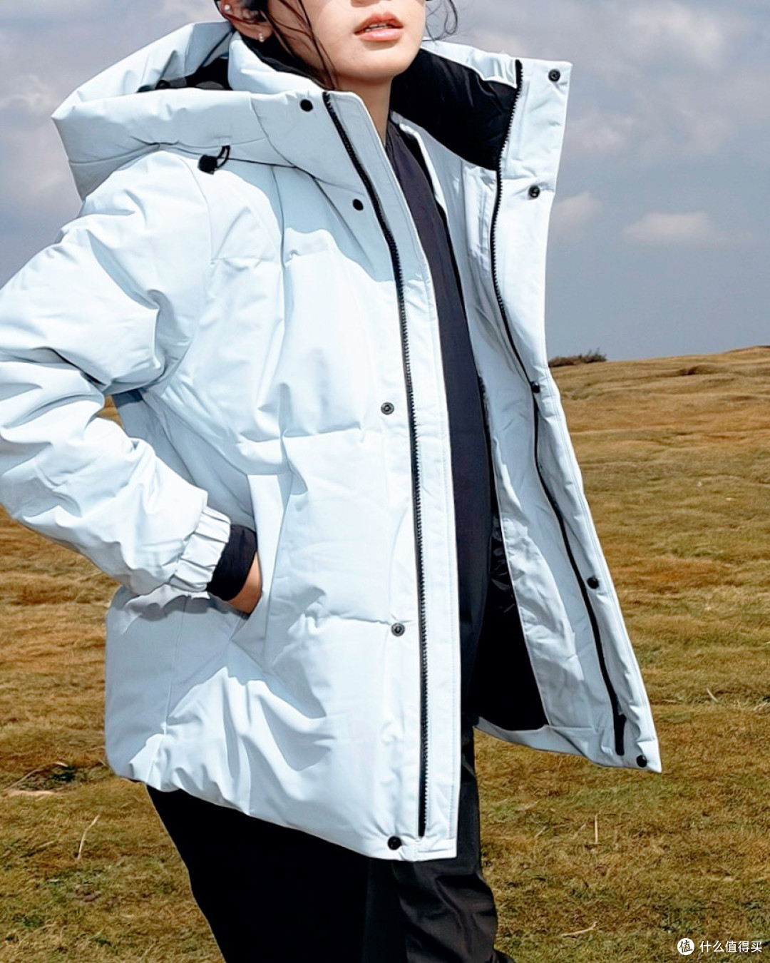 西北徒步穿这件浅蓝羽绒服,风灌不进来还不显胖