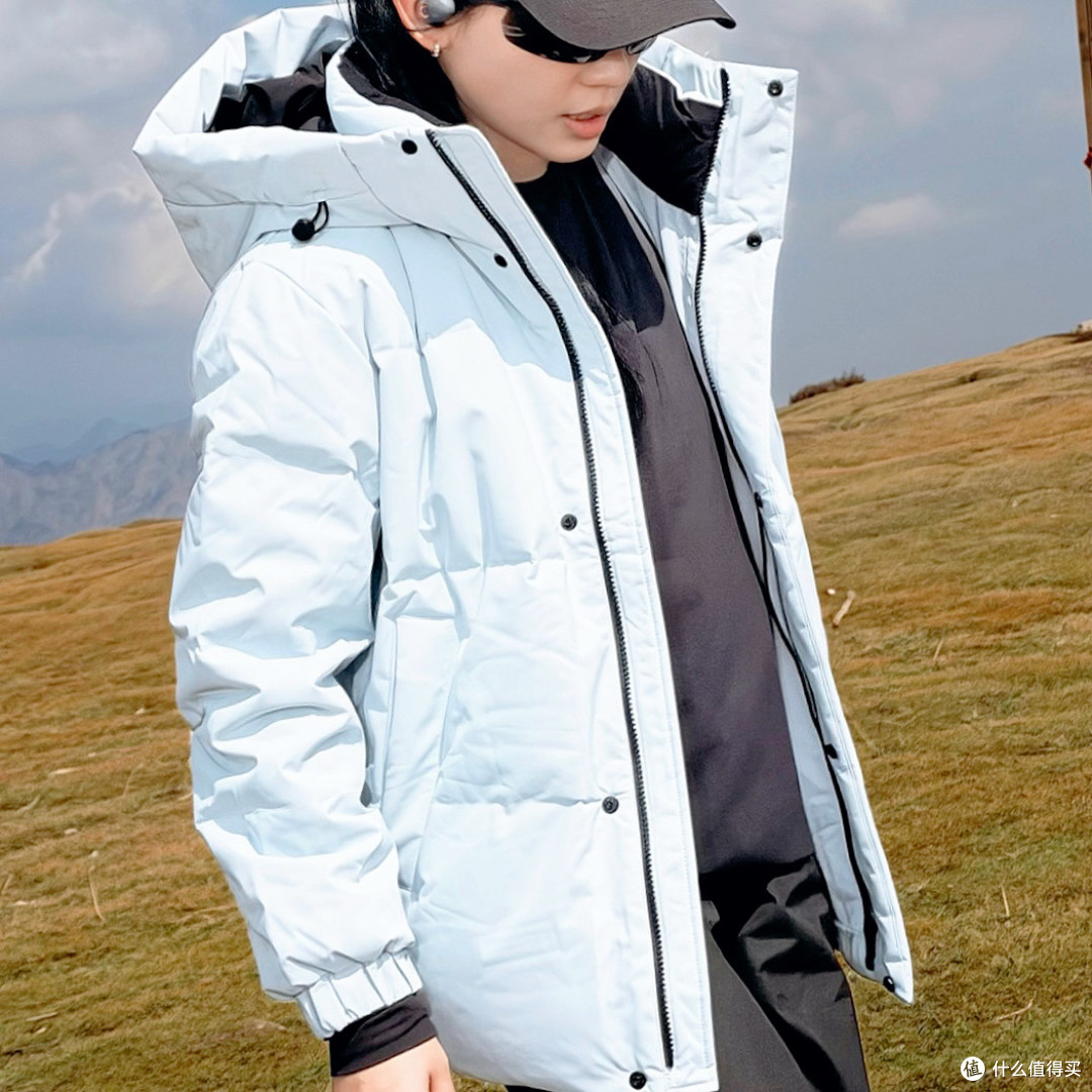 西北徒步穿这件浅蓝羽绒服,风灌不进来还不显胖