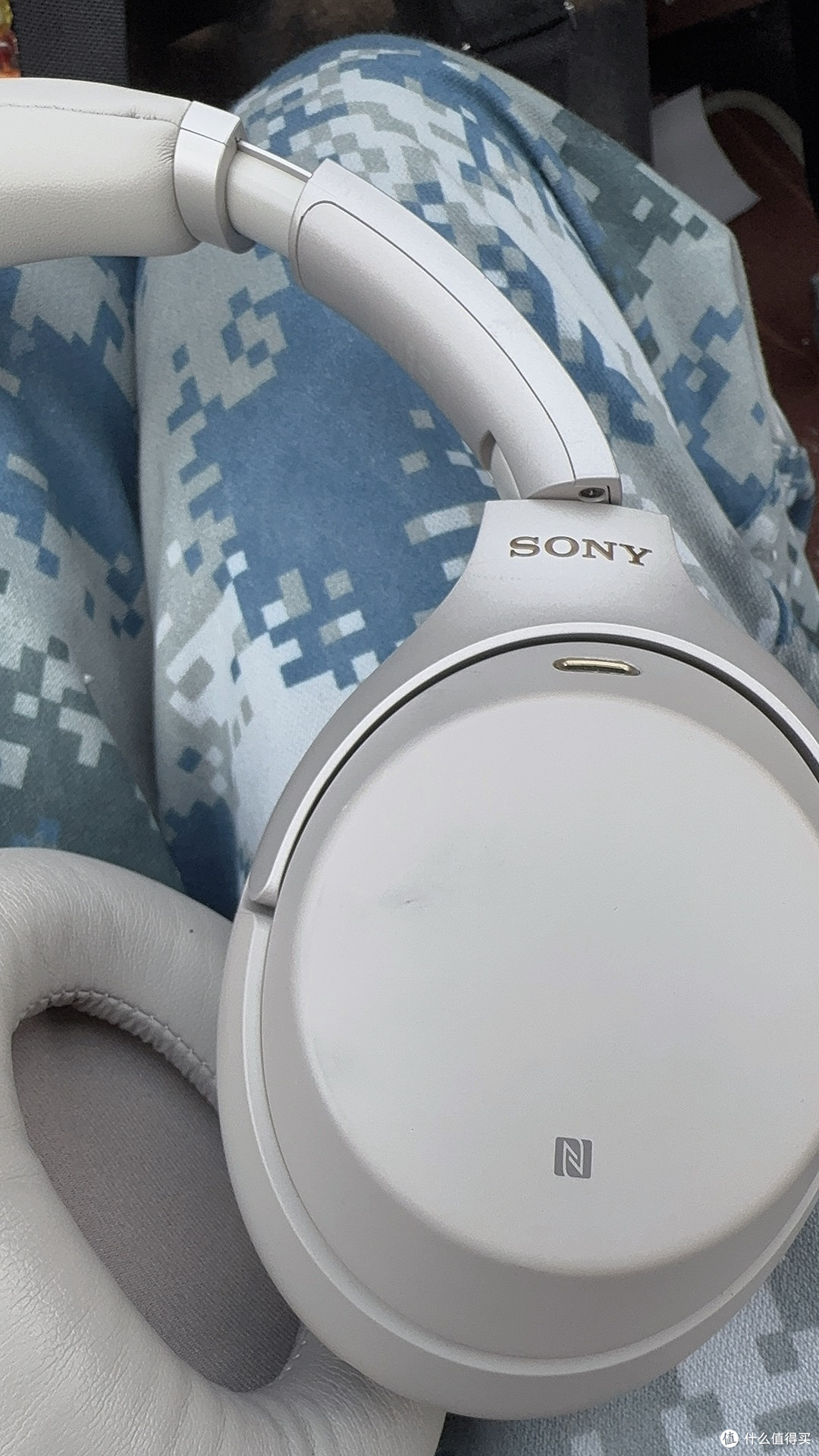 戴了三年Sony XM4才敢说:降噪虽神,但这三个缺点劝你别冲动!