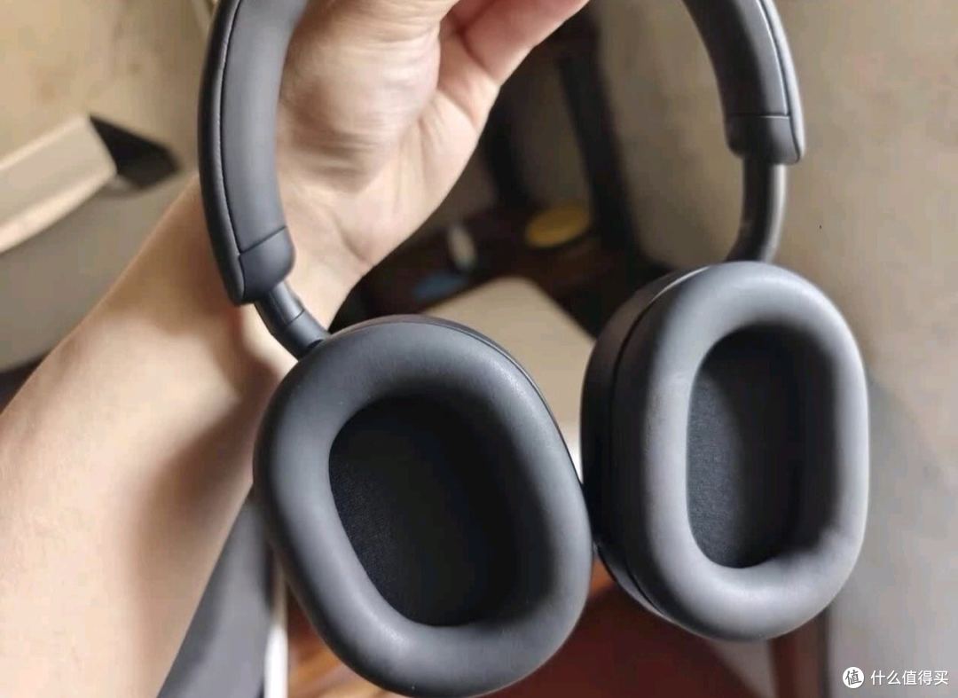 索尼XM5 vs AirPods Pro2,通勤党该怎么选