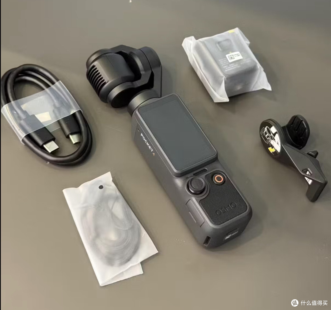 别冲大疆Pocket 4首发！2999元买回来，拍20分钟烫到手不敢握