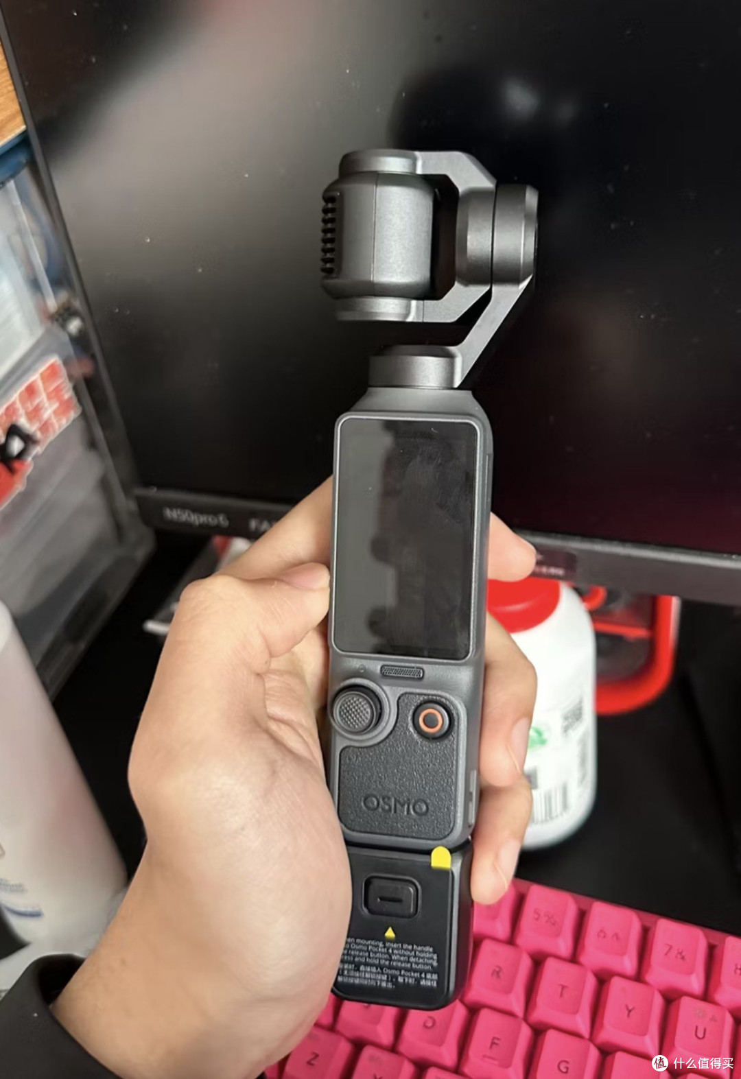 别冲大疆Pocket 4首发！2999元买回来，拍20分钟烫到手不敢握