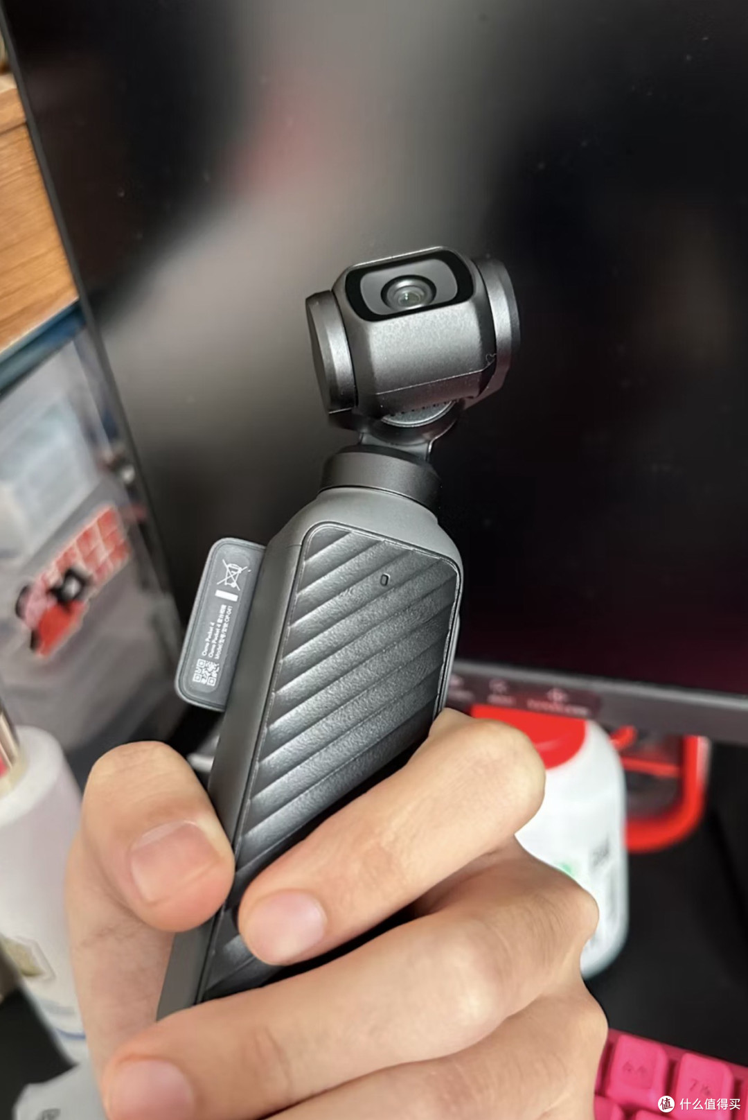 别冲大疆Pocket 4首发！2999元买回来，拍20分钟烫到手不敢握