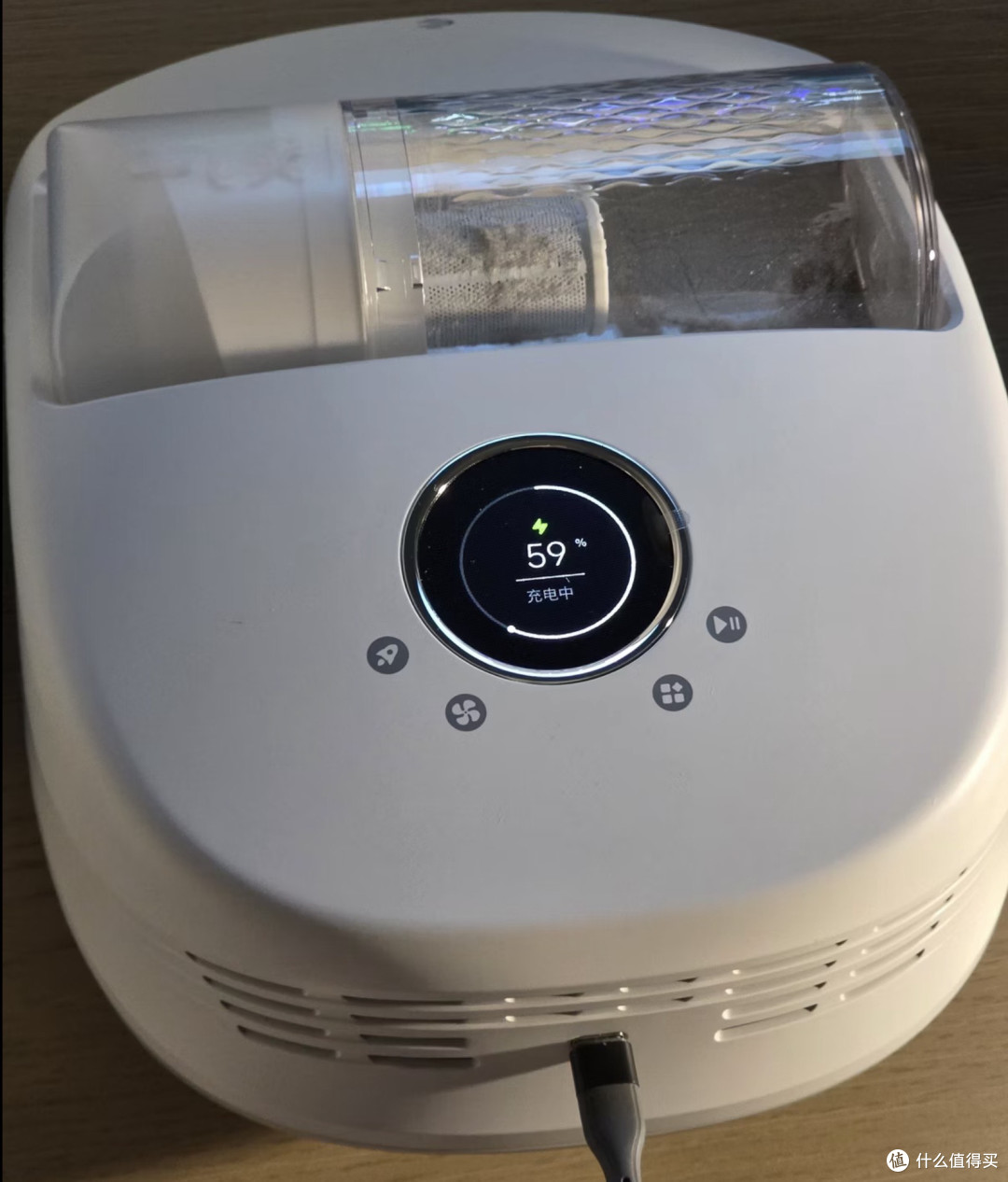 别买喵卫X1 Pro！1399元扫床机器人，本质是一盏会移动的紫外线灯