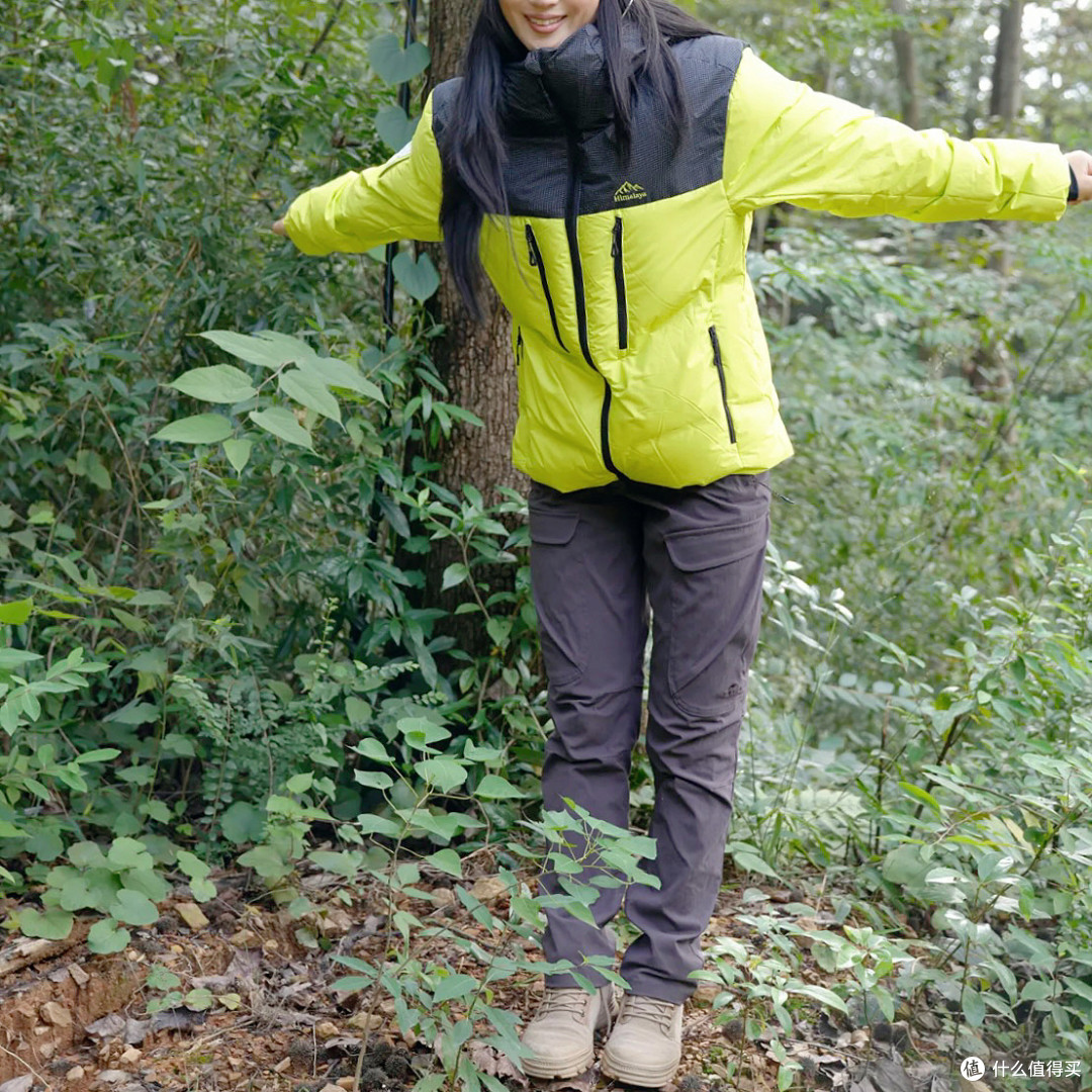 穿荧石绿鹅绒服进林子,朋友说我像个人形路灯