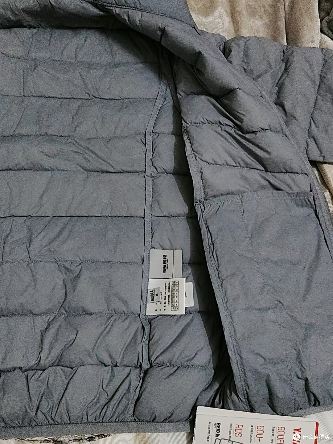 轻薄羽绒服的通勤穿搭优势