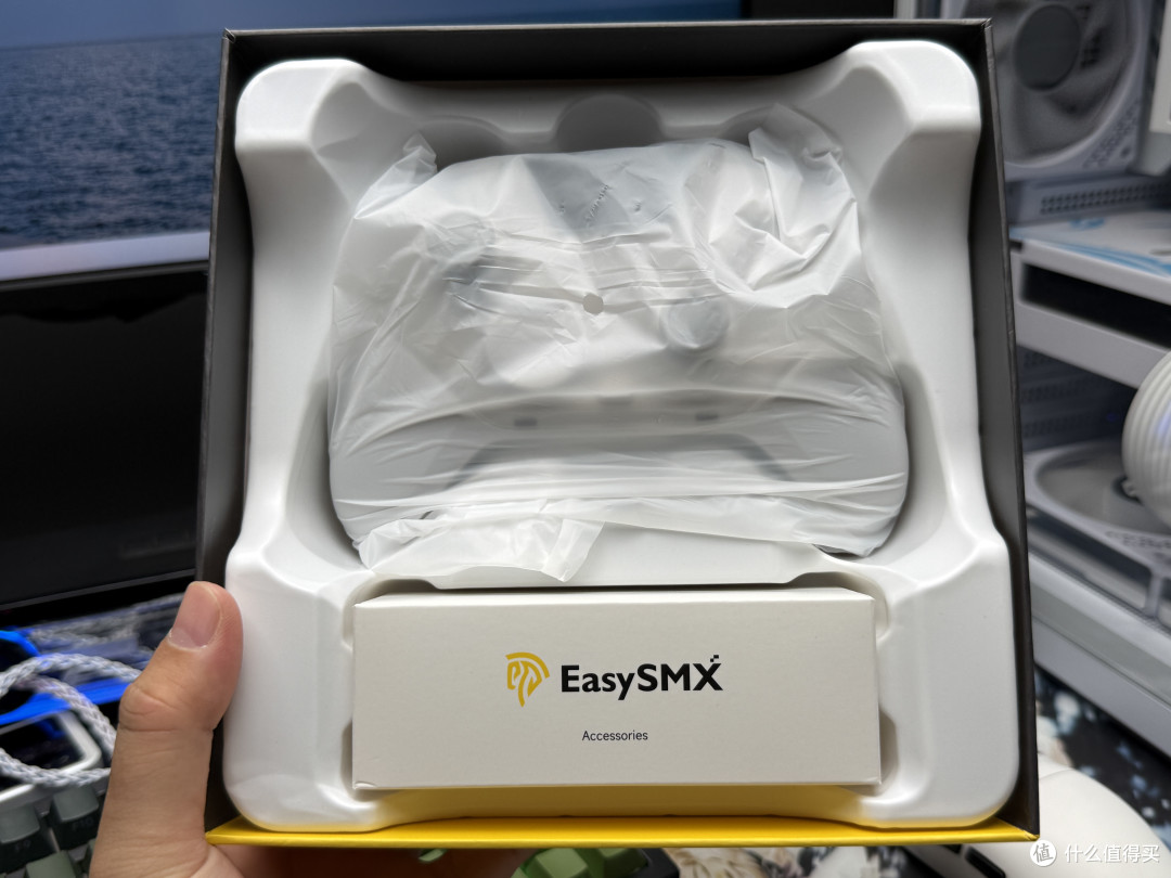 手柄底座自己组装?2.4G接收器竟然是底座本体?易速马绝影X20Pro