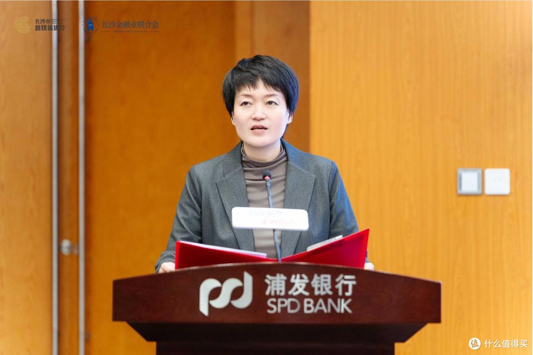 当金融放下晦涩,新媒体接住烟火