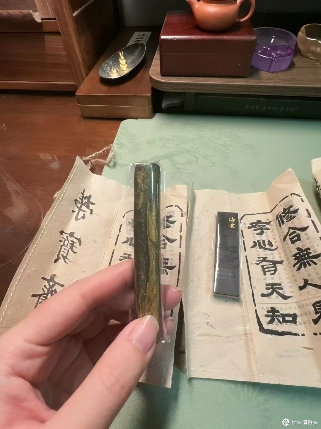 荣宝斋乌金圆果墨锭✨黑金色太绝了