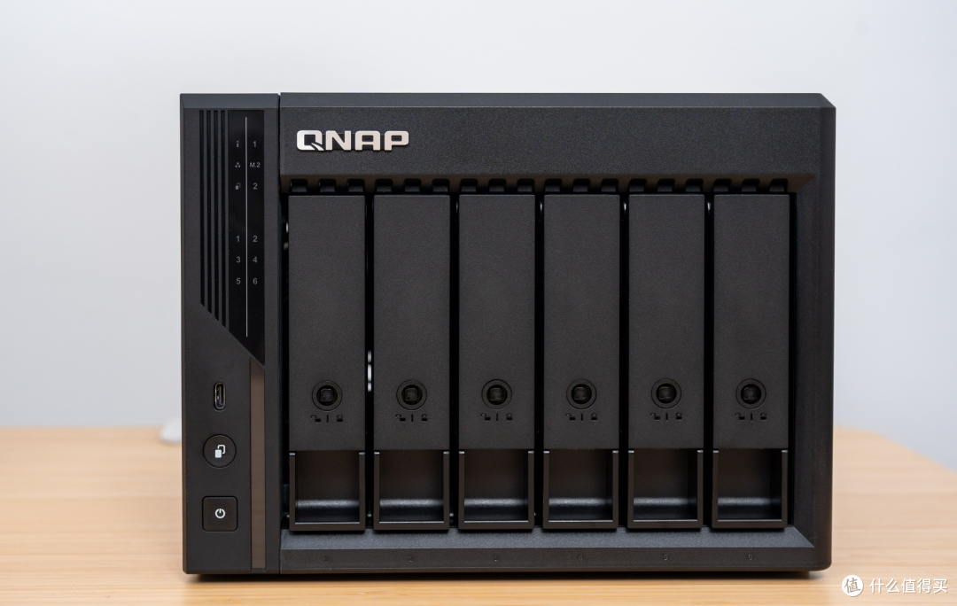 QuONE+QTS6.1大更新，专业NAS威联通Qu605 小白也能轻松上手了