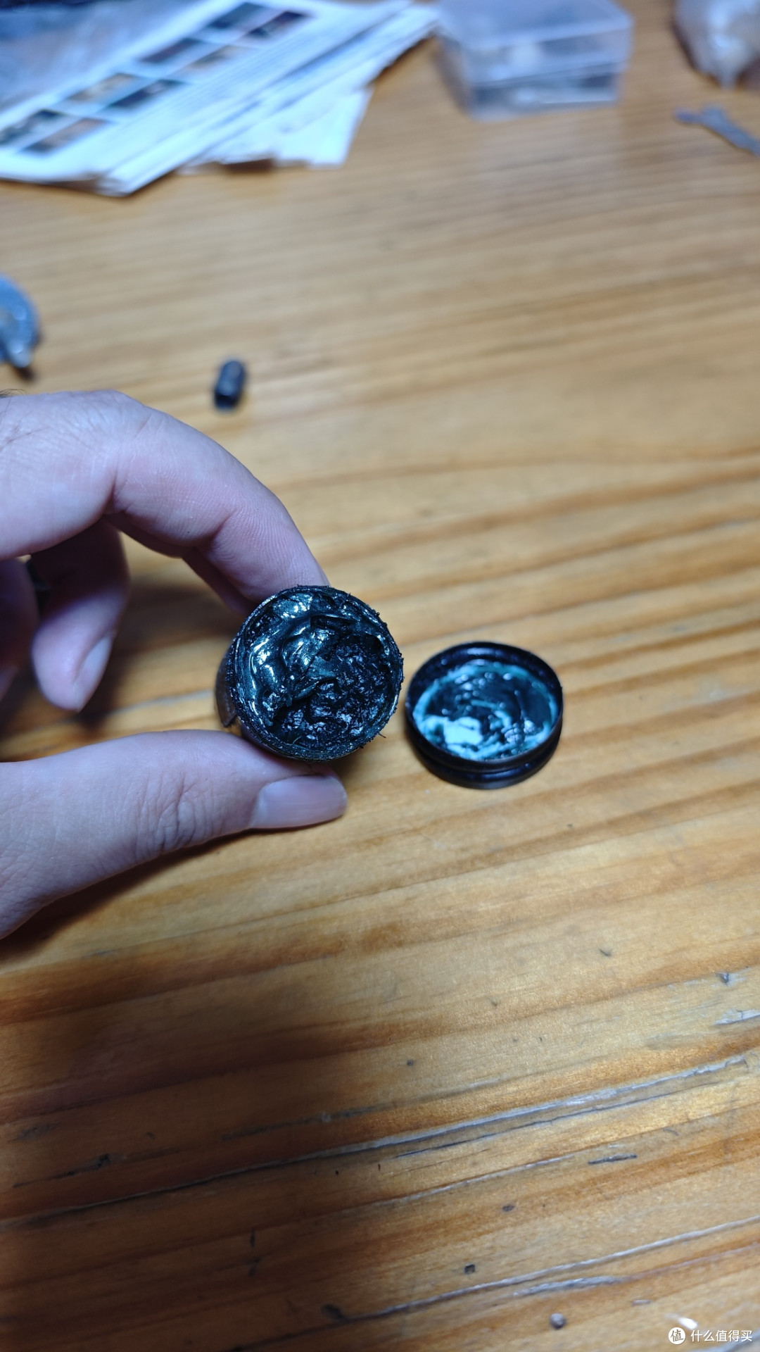 墨绿色的润滑脂