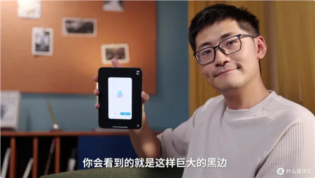 影视飓风实测：iPhone Duo坐不弯，但屏幕难擦