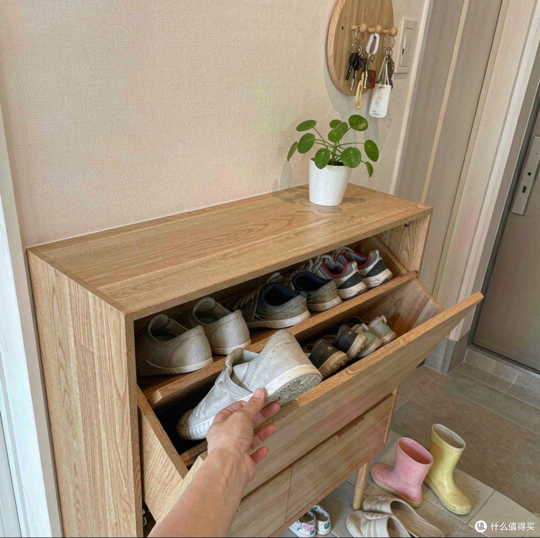 沙发、餐桌、鞋柜、床头柜、折叠桌:5件千元家具三年后怎样了