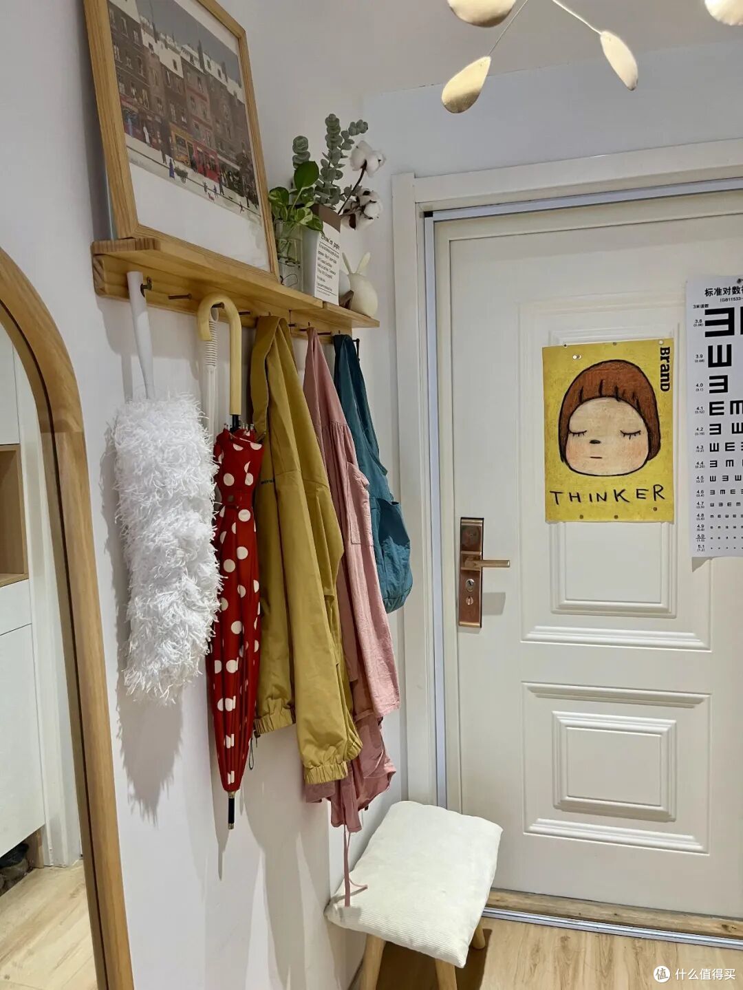 衣服脱下来别只会扔沙发上，学邻居家的做法，这也太好用吧！