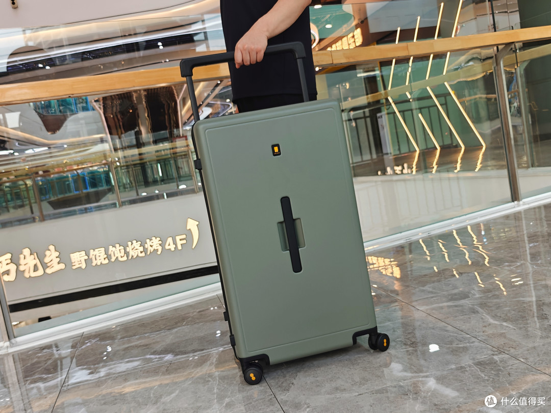 收纳超治愈，极简主义更懂长久陪伴——地平线8号大旅行家行李箱