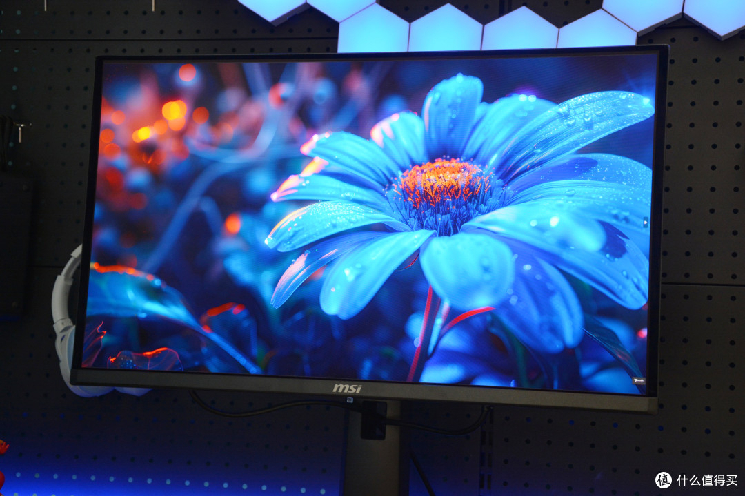 2K、320Hz，全场景通用，微星MAG OLED 271QPX32流光电竞显示器