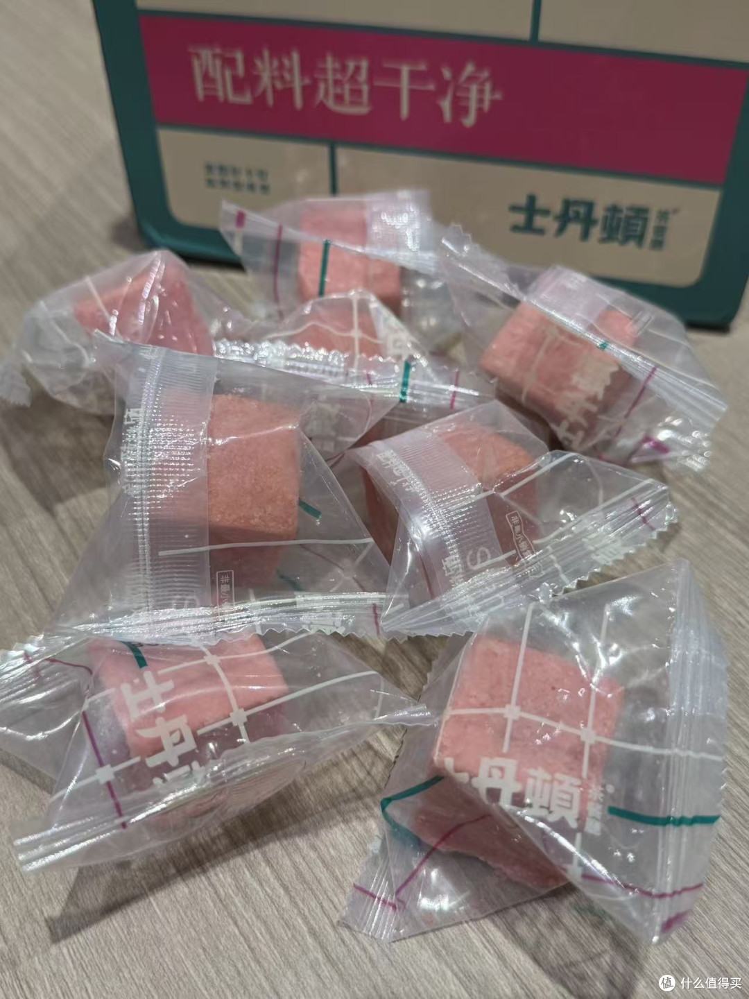 凤梨小方酥:小方块造型在办公室场景的优势