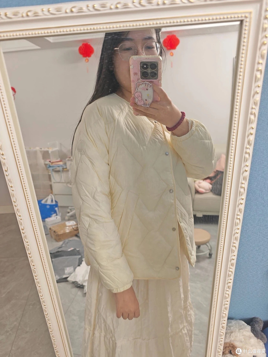 轻薄羽绒马甲应对温差穿搭