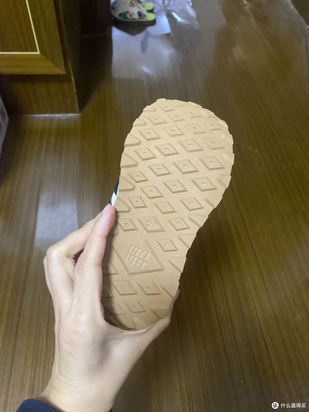 宽楦防滑底，幼儿园跑跳落地脚不晃