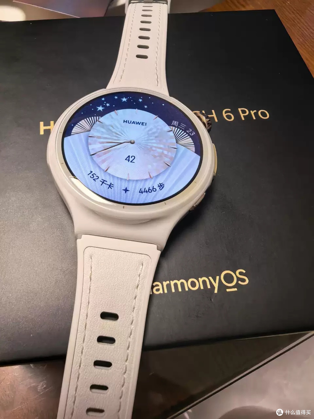 星芒白陶瓷上手初体验,刚发售入手华为WATCH 6 Pro太值了