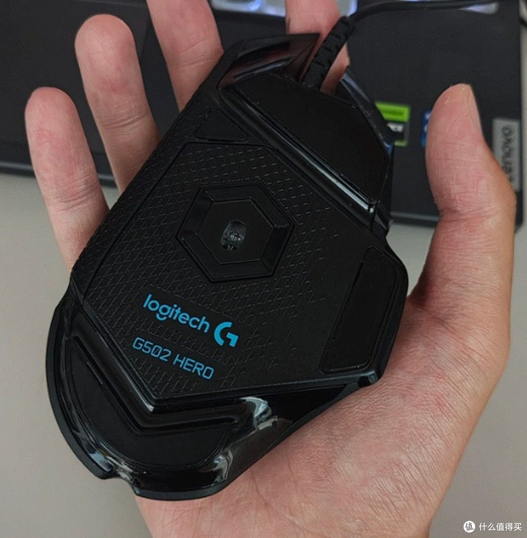 罗技G502:重鼠经典,中大手趴握首选