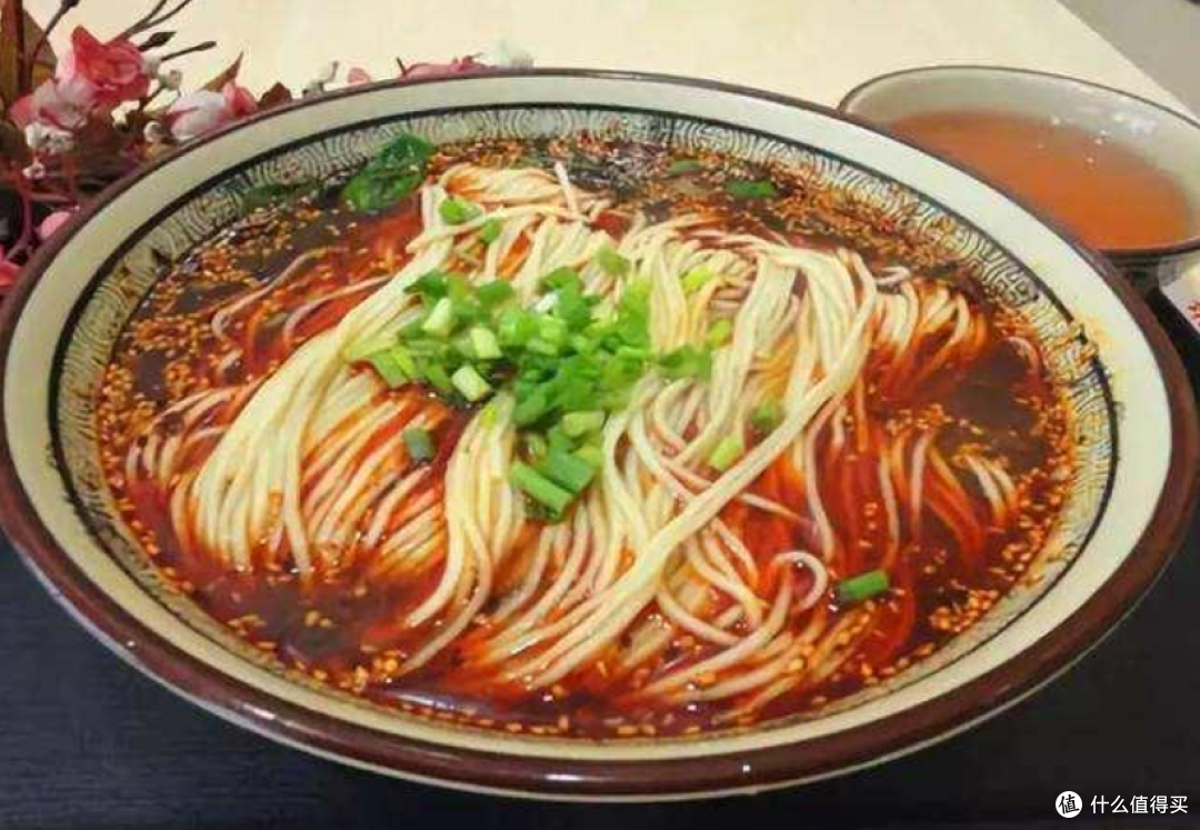 重庆小面最全攻略：三种汤决定生死，师傅说调料不行面再好也白搭