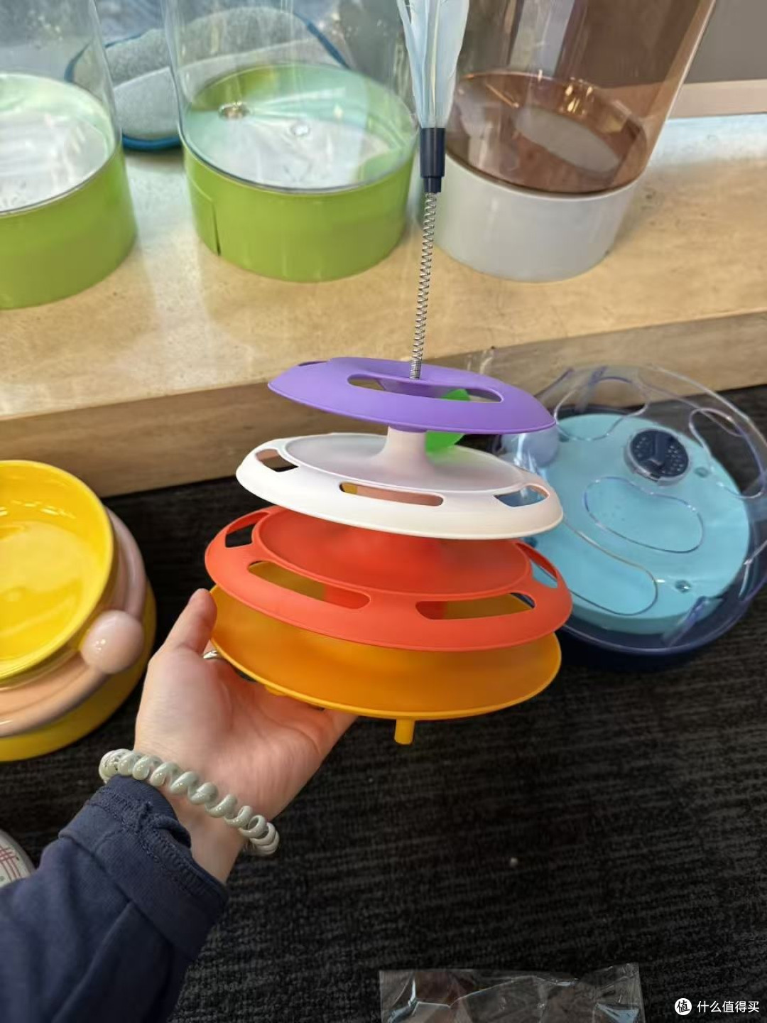 小奶猫疯狂上头！多层电动轨道转盘玩具