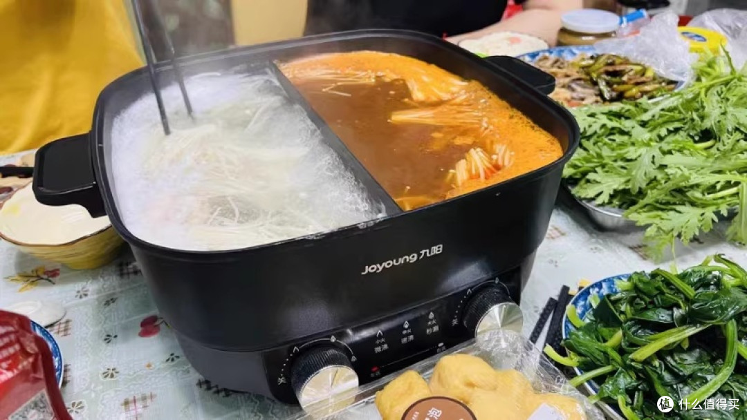 全家涮锅零矛盾！这台分区控温鸳鸯锅解决了我家十几年的口味代沟