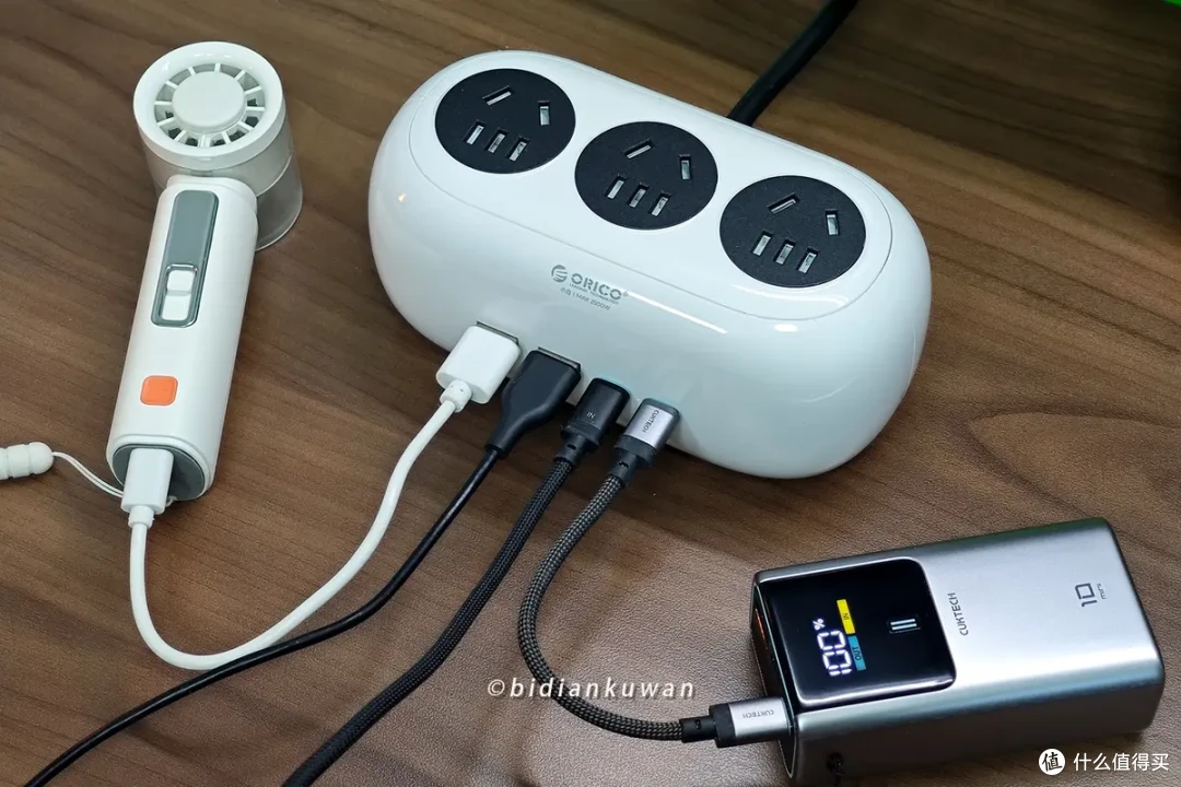 一出差就头疼，换个7合1插排为背包减负：奥睿科小白极简桌充体验
