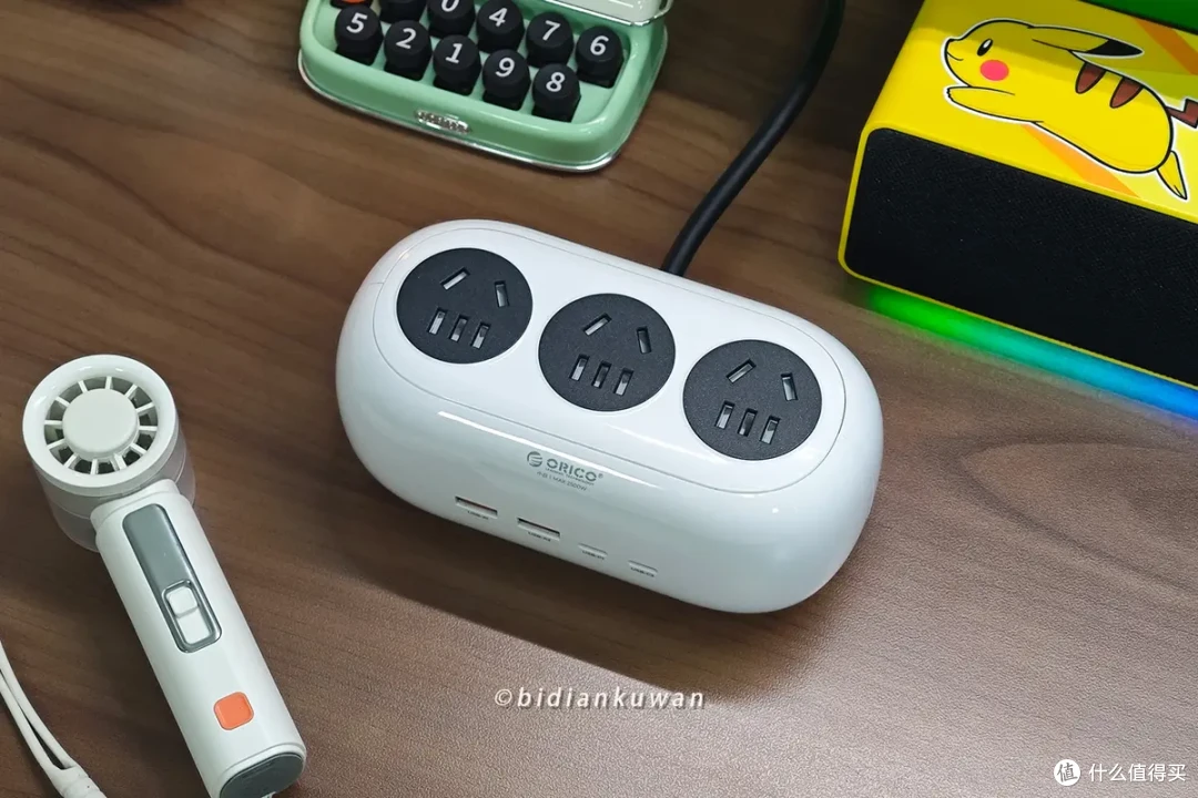 一出差就头疼，换个7合1插排为背包减负：奥睿科小白极简桌充体验