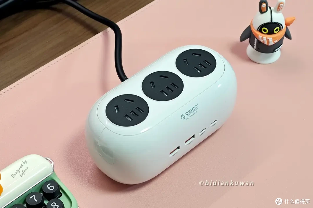 一出差就头疼，换个7合1插排为背包减负：奥睿科小白极简桌充体验