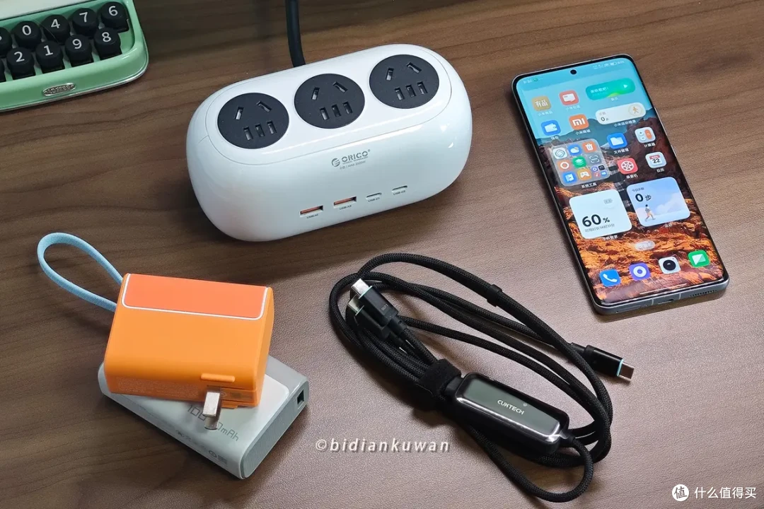 一出差就头疼，换个7合1插排为背包减负：奥睿科小白极简桌充体验